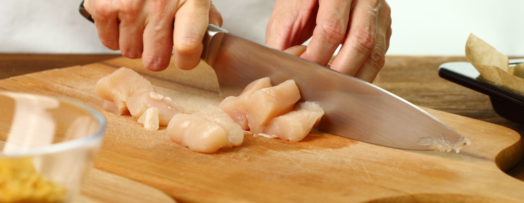 Як нарізати філе на нагетси 