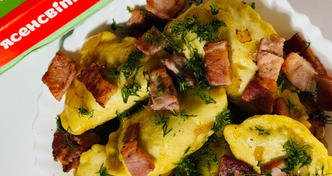 Вареники зі шкварками 