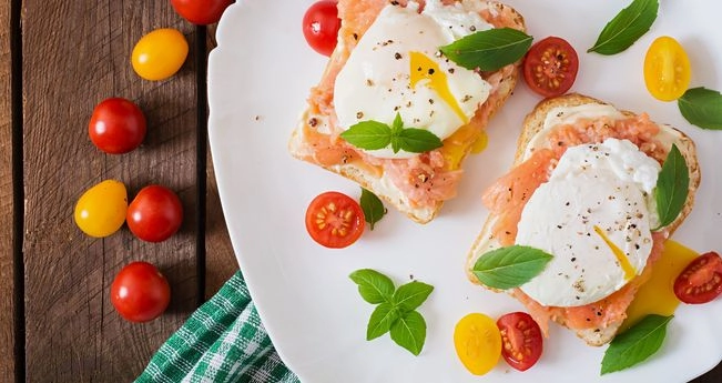 Лосось та яйце-пашот Лосось та яйце-пашот