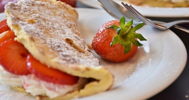 Рецепт омлета з полуницею