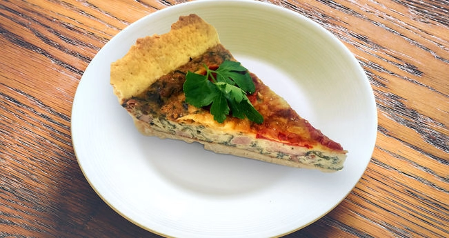 Кіш з шпинатом та томатами кіш-лорен з шпинатом