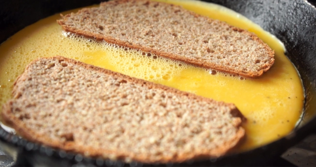 Бутерброд в яйце