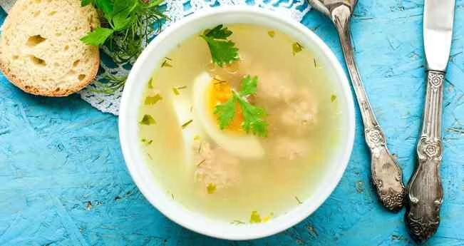 Суп з курячими фрикадельками та яйцем Суп з фрикадельками рецепт