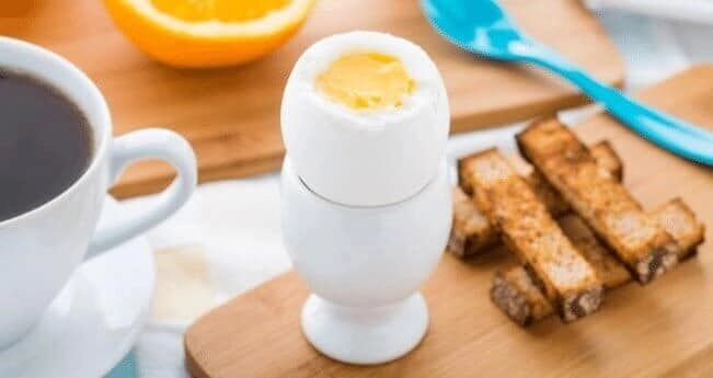 Варені яйця з грінками (eggs and soldiers) eggs and soldiers