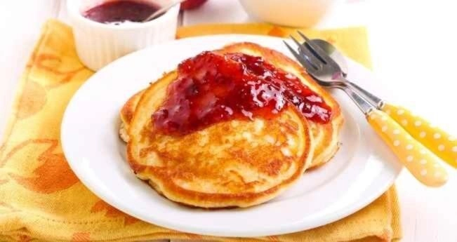 Оладки на кефірі з яблуками