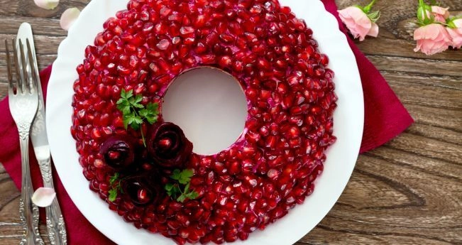 Праздничный салат с гранатом Гранатовый браслет